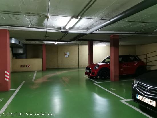 Parking para coche pequeño o moto - BARCELONA