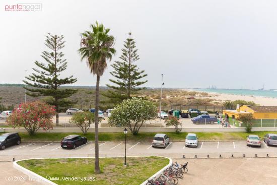 Piso en primera línea de playa en Valdelagrana, El Puerto de Santa María. - CADIZ