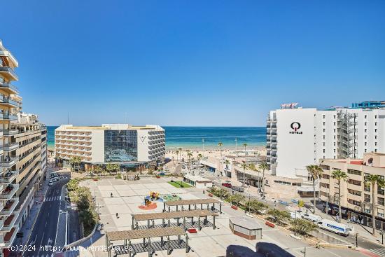 Vivienda en venta con vistas despejadas a la playa de La Victoria - CADIZ