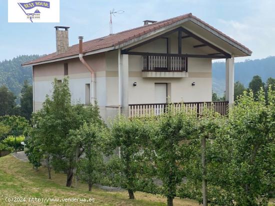 CHALET DE 3 PLANTAS CON 2.500m2 DE TERRENO CON BUENAS VISTAS - VIZCAYA