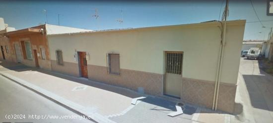  SE VENDE AMPLIA CASA EN CARRETERA DE LA MOJONERA - ALMERIA 