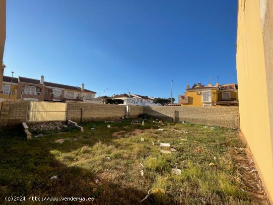 Solar urbano en Avda Albuñol - ALMERIA