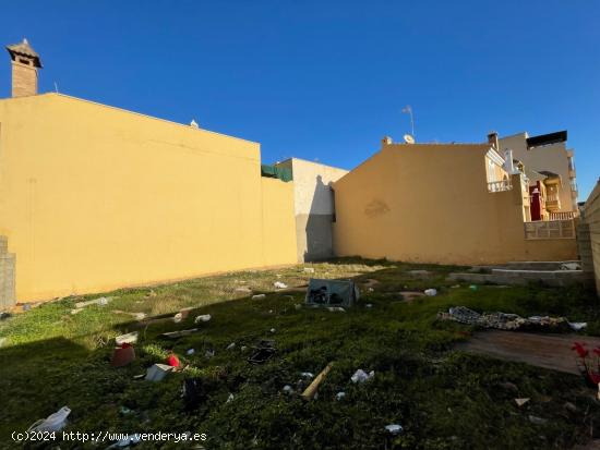 Solar urbano en Avda Albuñol - ALMERIA