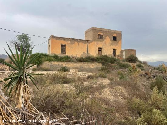 Se vende Cortijo con terreno en la Norieta (Pechina) - ALMERIA