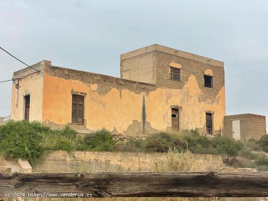 Se vende Cortijo con terreno en la Norieta (Pechina) - ALMERIA