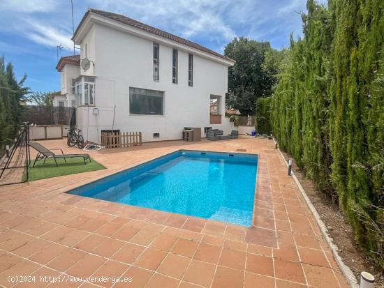 Preciosa casa en Llanos de Silva con piscina y amplio patio. - GRANADA