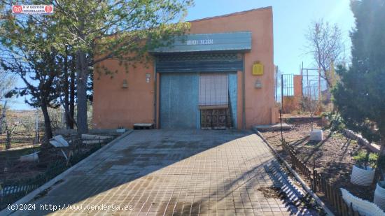  Chalet a 1km de Alcázar de San Juan, con Luz Electica - CIUDAD REAL 