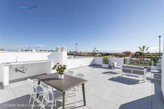  ​Chalet adosado con piscina privada en Roda Golf, Los Alcázares  - MURCIA