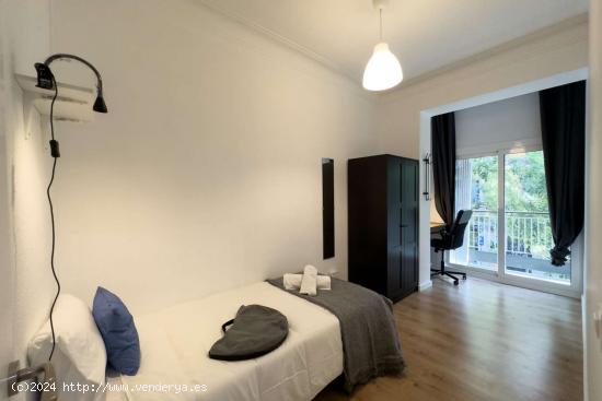 ¡Habitaciones en alquiler en un apartamento de 7 habitaciones en Barcelona! - BARCELONA