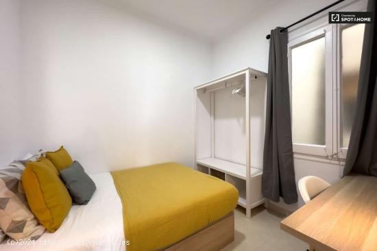  Alquiler de habitaciones en piso de 6 habitaciones en Les Corts De Sarrià - BARCELONA 