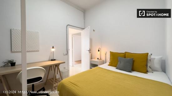 Alquiler de habitaciones en piso de 6 habitaciones en Les Corts De Sarrià - BARCELONA