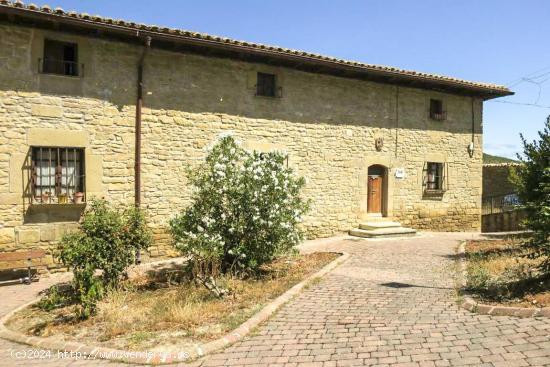 Casa palacio en venta en Aibar, edificación de 1400m². Con  huerta junto a la casa. - NAVARRA