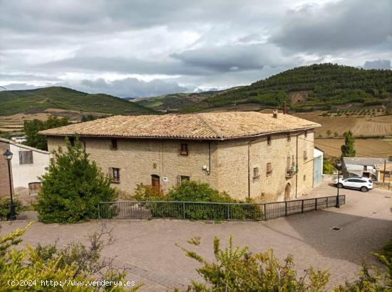 Casa palacio en venta en Aibar, edificación de 1400m². Con  huerta junto a la casa. - NAVARRA