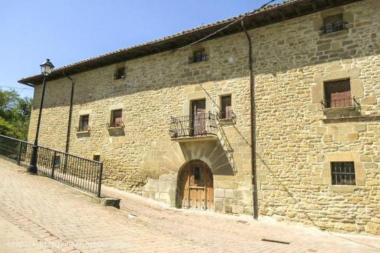 Casa palacio en venta en Aibar, edificación de 1400m². Con  huerta junto a la casa. - NAVARRA