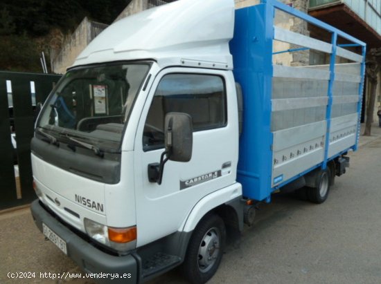  Nissan Cabstar CAJA FRUTERA CON PUERTA ELEVADORA TRASERA.MEDIDAs interiores utiles:l-3.65 x anch-1,9 