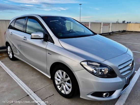  Mercedes Clase B 200 AUTO. con NAVEGADOR, LEVAS... - El Prat de Llobregat 