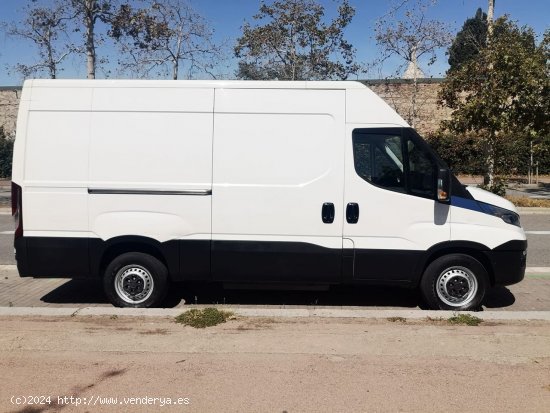 Iveco Daily 35S 14N V 3520 L2H2 12 M3 CNG Y GASOLINA HIBRIDO ECO - Barcelona