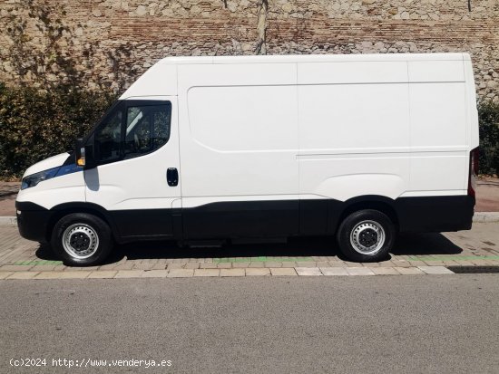 Iveco Daily 35S 14N V 3520 L2H2 12 M3 CNG Y GASOLINA HIBRIDO ECO - Barcelona