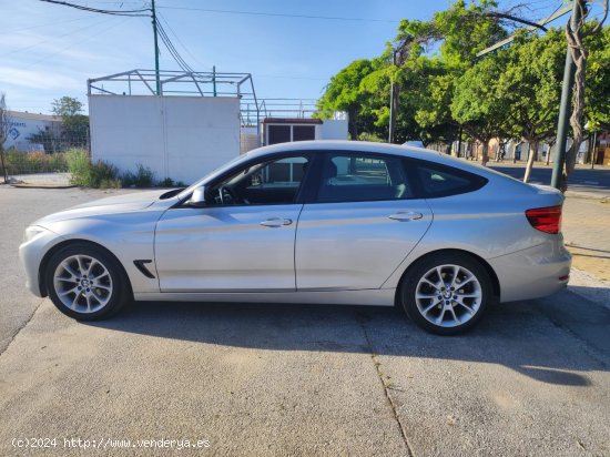 BMW Serie 3 318dA Gran Turismo Nacional Certificado en km y carrocería - Málaga