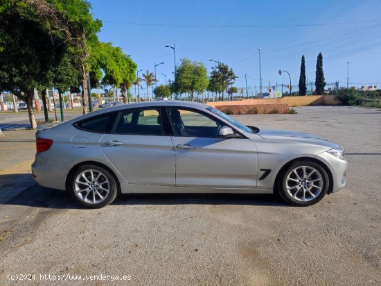 BMW Serie 3 318dA Gran Turismo Nacional Certificado en km y carrocería - Málaga