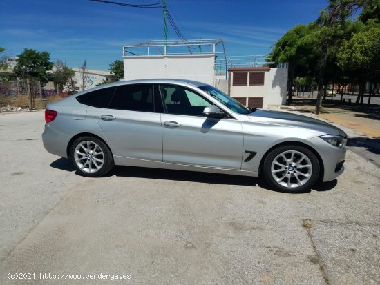 BMW Serie 3 318dA Gran Turismo Nacional Certificado en km y carrocería - Málaga