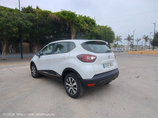 Renault Captur 1200 TCE CERTIFICADO DE KILOMETROS Y CARROCERIA - Málaga