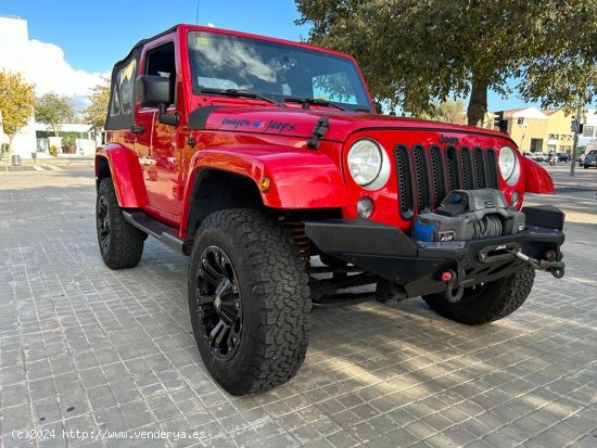 Jeep Wrangler 2.8 TDi Sáhara 4x4 Automático. 200 cv. Capota rígida - Cornellà