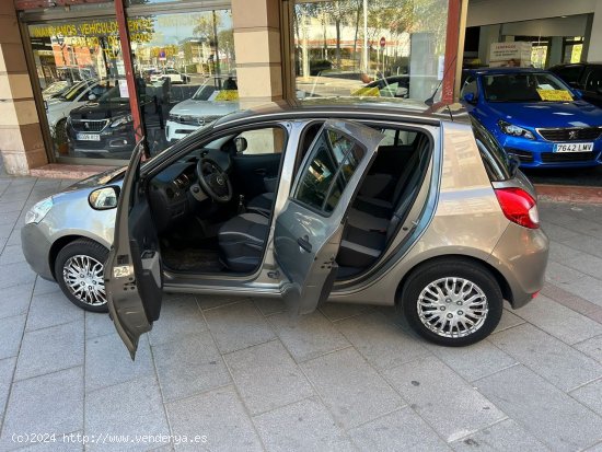 Renault Clio 1.2 i 75 Hatchback 16V eco2 75 cv - Cornellà