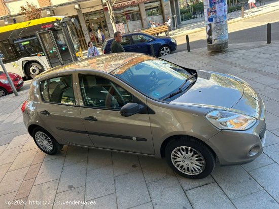 Renault Clio 1.2 i 75 Hatchback 16V eco2 75 cv - Cornellà