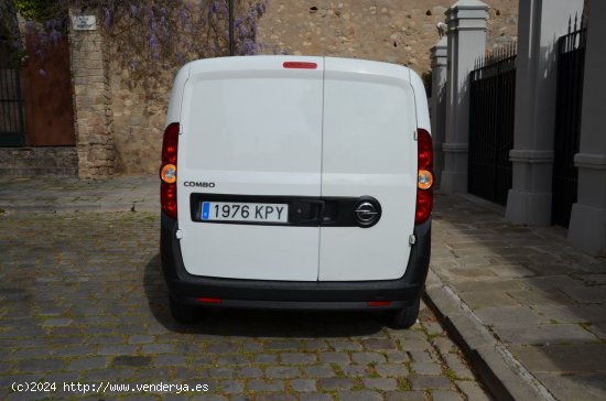 Opel Combo CARGO 1.6 CDTI  L1 H1 FURGÓN 100CV EUR 6 ETIQUETA C ( VERDE ) - Sant Vicenç dels Horts