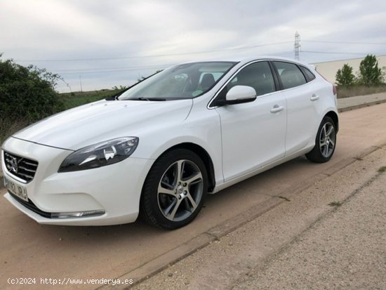 Volvo V40 D3 AUTO - Burgos