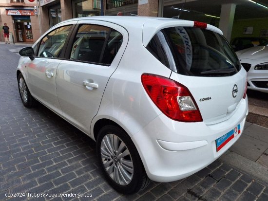 Opel Corsa 1.2 SELECTIVE Etiq. medioambiental verde C - Barcelona