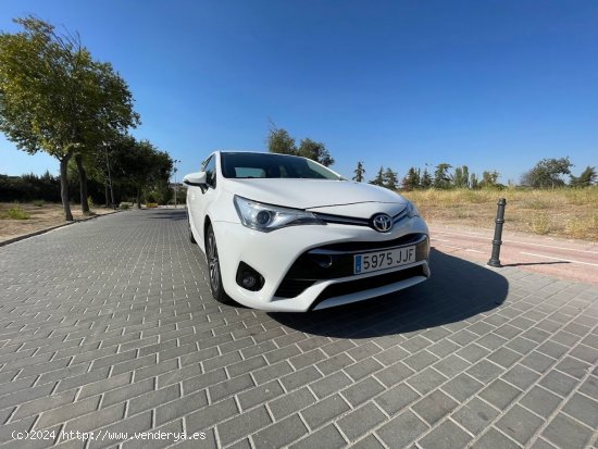 Toyota Avensis 2.0 D-4D Executive - Madrid