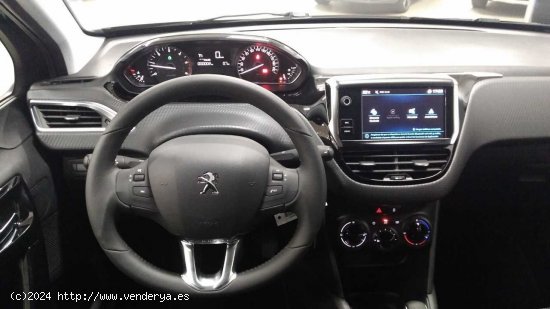 PEUGEOT TURISMOS 208  STYLE 1.6 BLUE HDI 75CV - Madrid