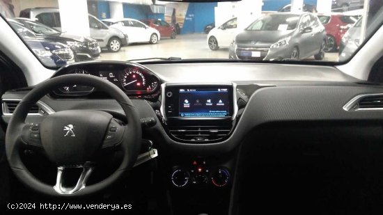 PEUGEOT TURISMOS 208  STYLE 1.6 BLUE HDI 75CV - Madrid