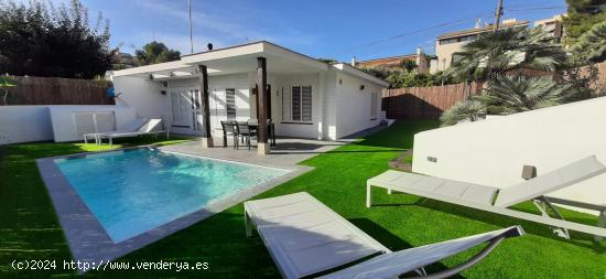 Casa con jardin  piscina en alquiler en Vallpineda.Sitges - BARCELONA