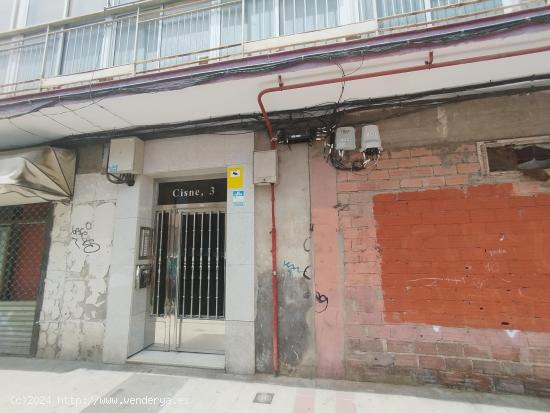 Se vende vivienda en C/Cisne (Barrio Pajarillos) - VALLADOLID