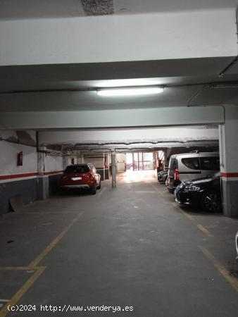 PLAZA DE PARKING PAR COCHE MEDIANO - BARCELONA