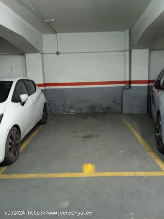 PLAZA DE PARKING PAR COCHE MEDIANO - BARCELONA