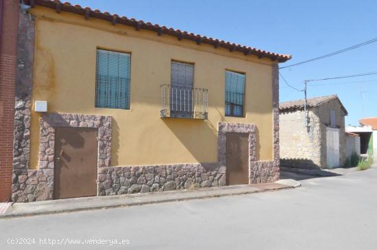  Urbis te ofrece una encantadora Casa de Pueblo en Calzada de Valdunciel, a 14 km de Salamanca - SALA 