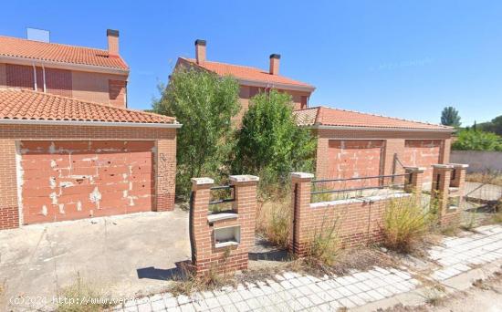 Urbis te ofrece un conjunto de nueve chalets adosados en venta en Tudela de Duero, Valladolid. - VAL