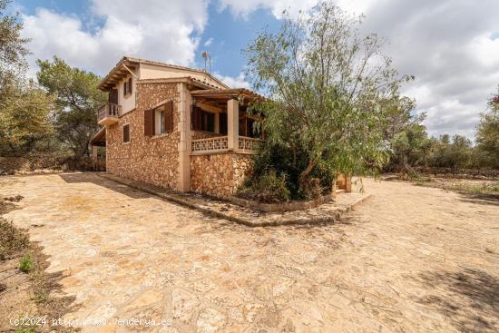 Chalet de piedra con piscina en Campos - BALEARES