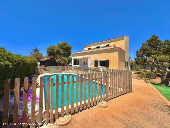 AMPLIO CHALET CON PISCINA , LICENCIA TURISTICA A 2 PASOS DE LA PLAYA - BALEARES