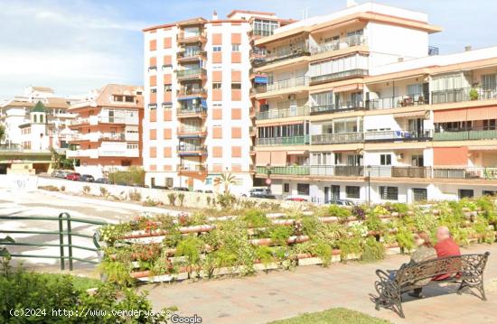  Piso reformado a estrenar de tres dormitorios, terraza y piscina en Los Boliches - MALAGA 