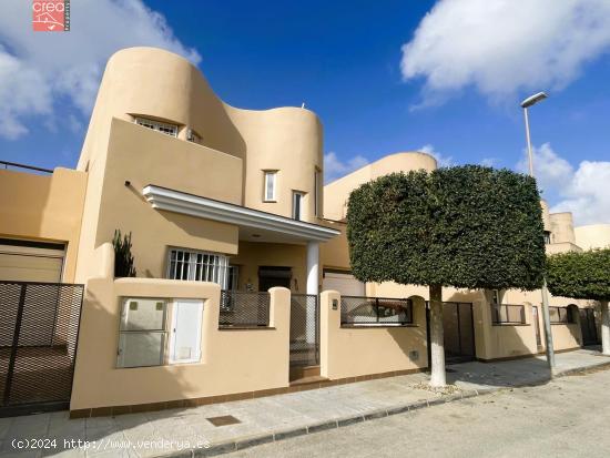 IMPRESIONANTE CASA DE CAMPO CON JARDÍN AISLADO Y PISCINA EN EL PUEBLO DE DOLORE DE PACHECO - MURCIA