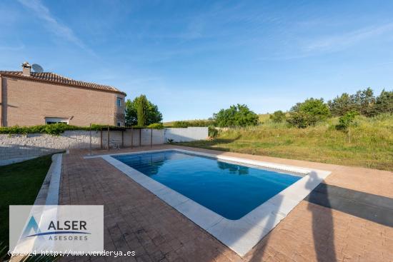 ¡Chalet en Urb. Silillos con Piscina! - MADRID