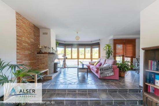 ¡Chalet en Urb. Silillos con Piscina! - MADRID