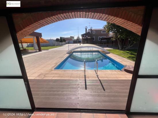 CHALET EXCLUSIVO CON FINCA PRIVADA A 3 KM DEL CENTRO DE LEÓN - LEON