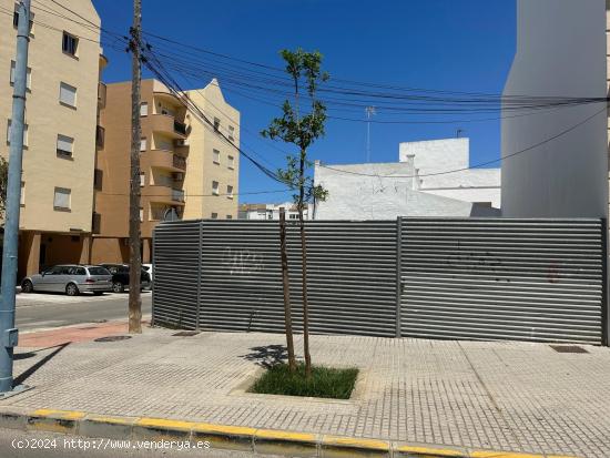 PARCELA URBANA A CINCO MINUTOS ANDANDO DEL CENTRO DE CHICLANA. - CADIZ