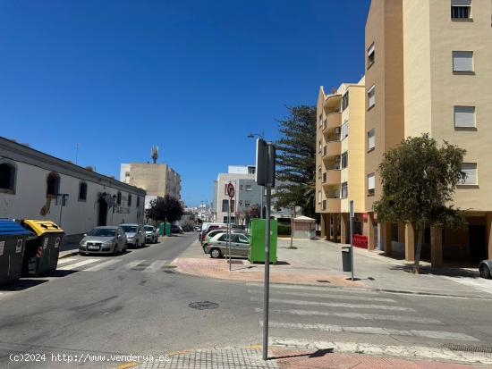 PARCELA URBANA A CINCO MINUTOS ANDANDO DEL CENTRO DE CHICLANA. - CADIZ